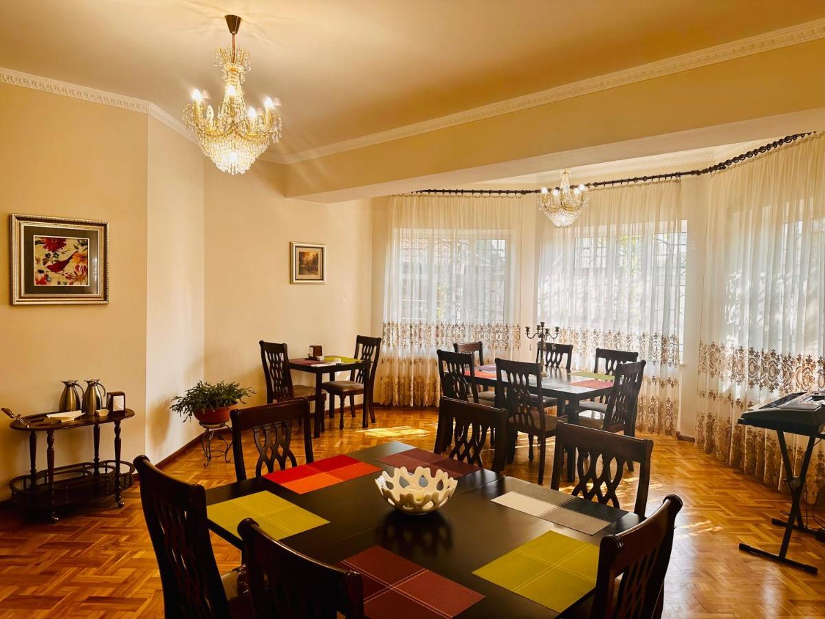 Astoria Garden Hotel Bishkek Exterior foto